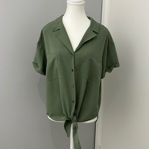 H by Halston Green Short-Sleeved Button Up Blouse with Front Tie